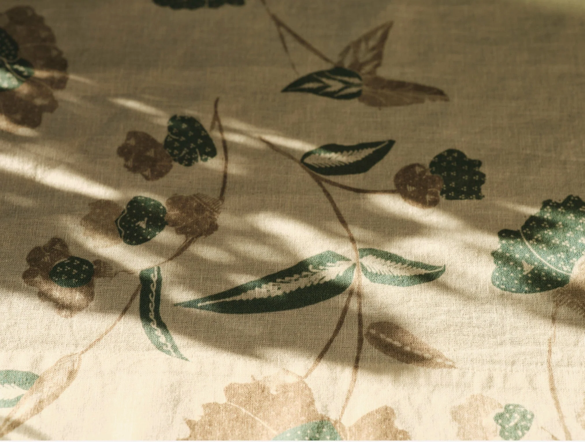 Aurora Print Table Runner - Image 3