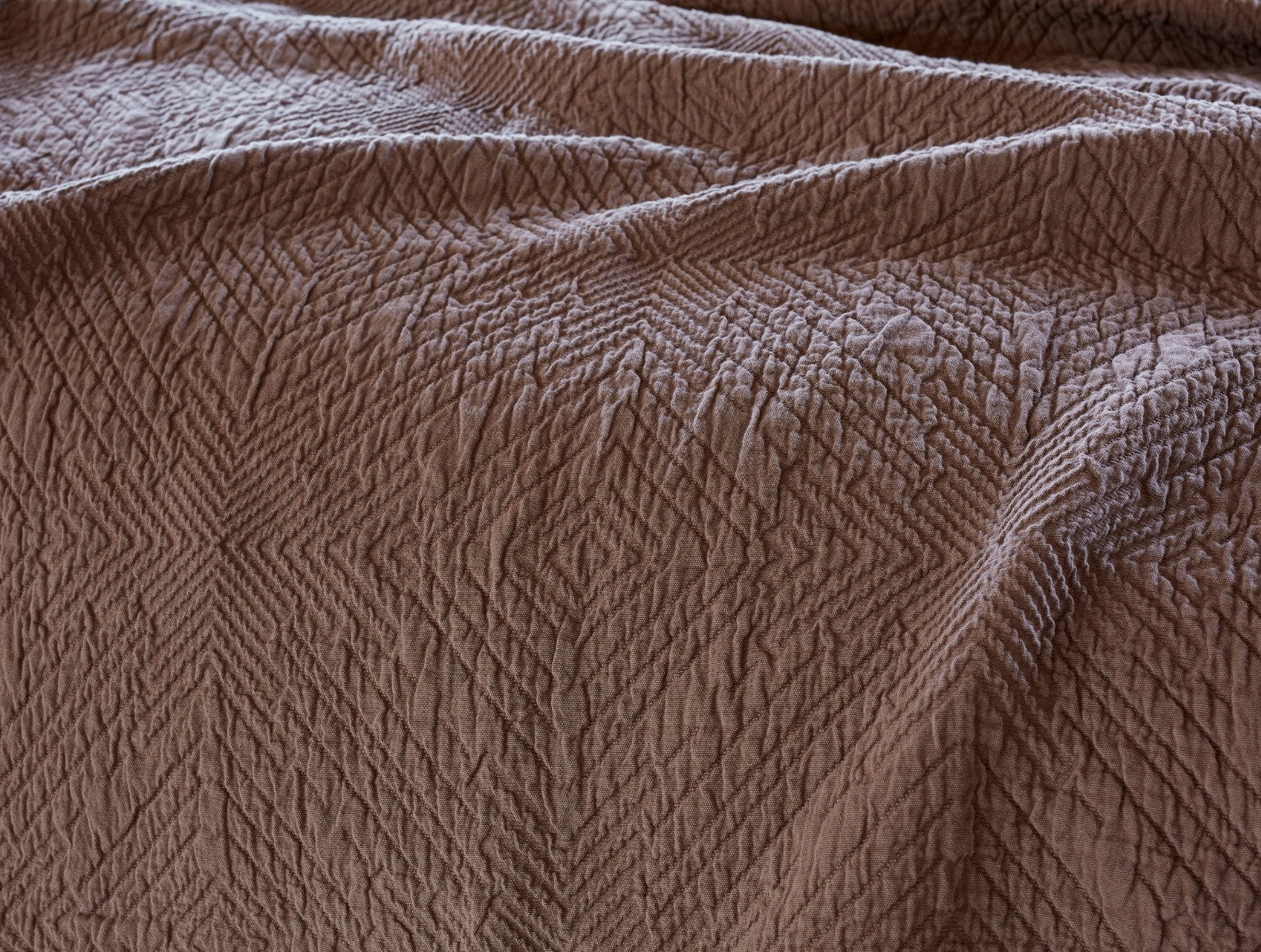 Avila Organic Matelasse Blanket - Renewed - Image 3