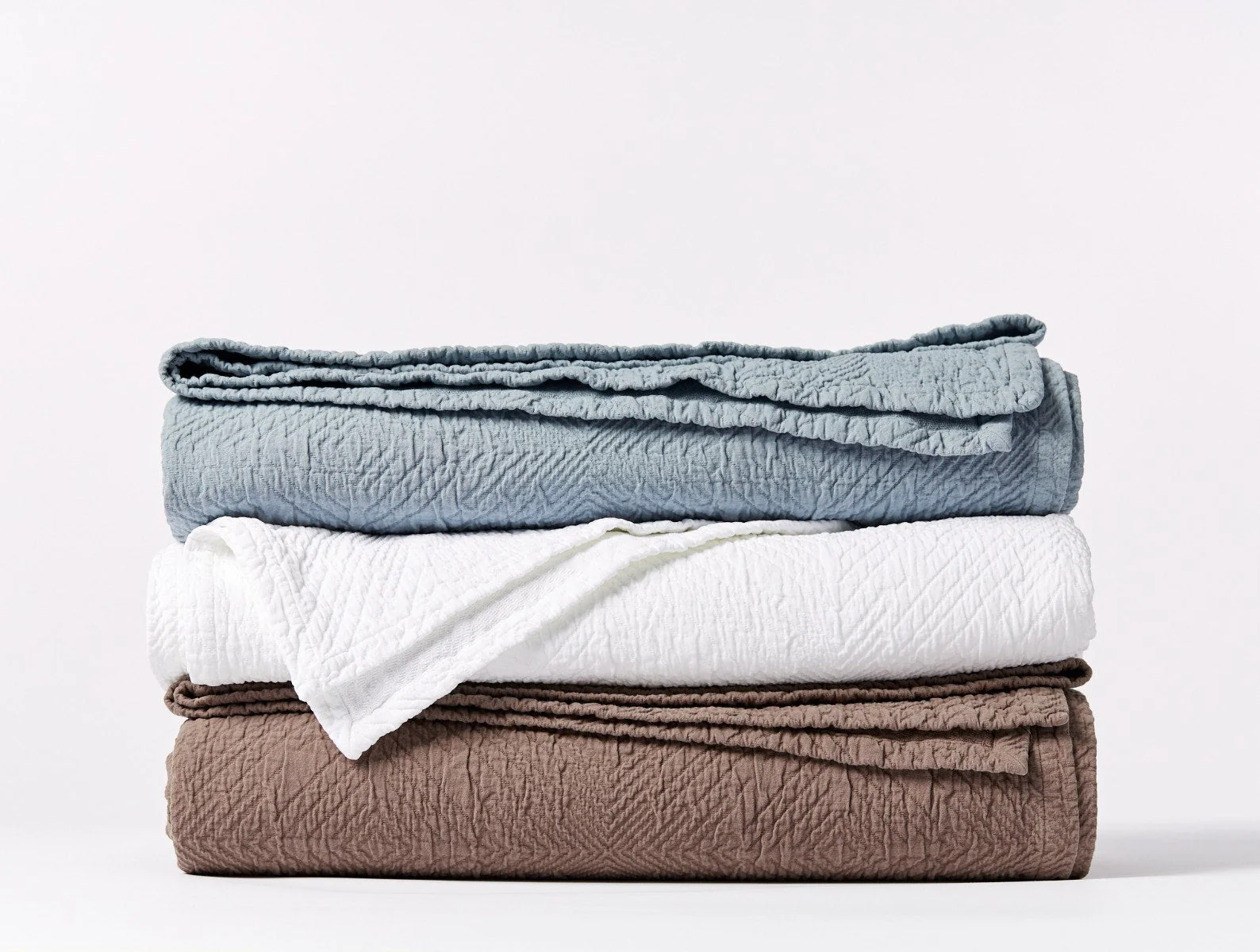 Avila Organic Matelasse Blanket - Renewed - Image 3