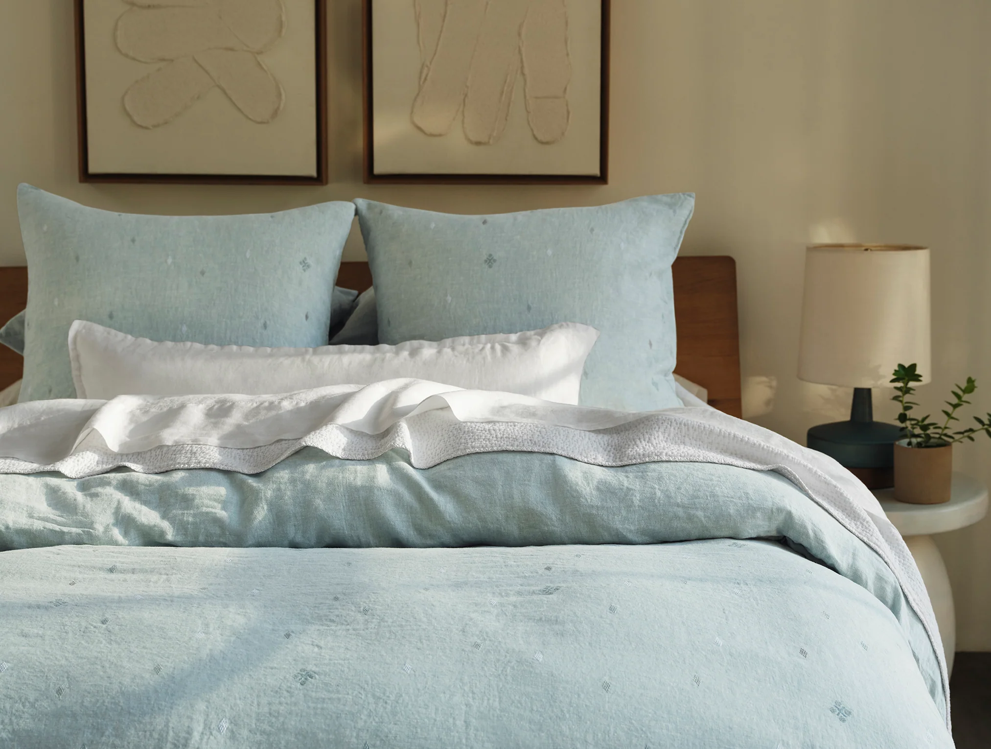 Cambria Embroidered Organic Linen Duvet Set - Image 3