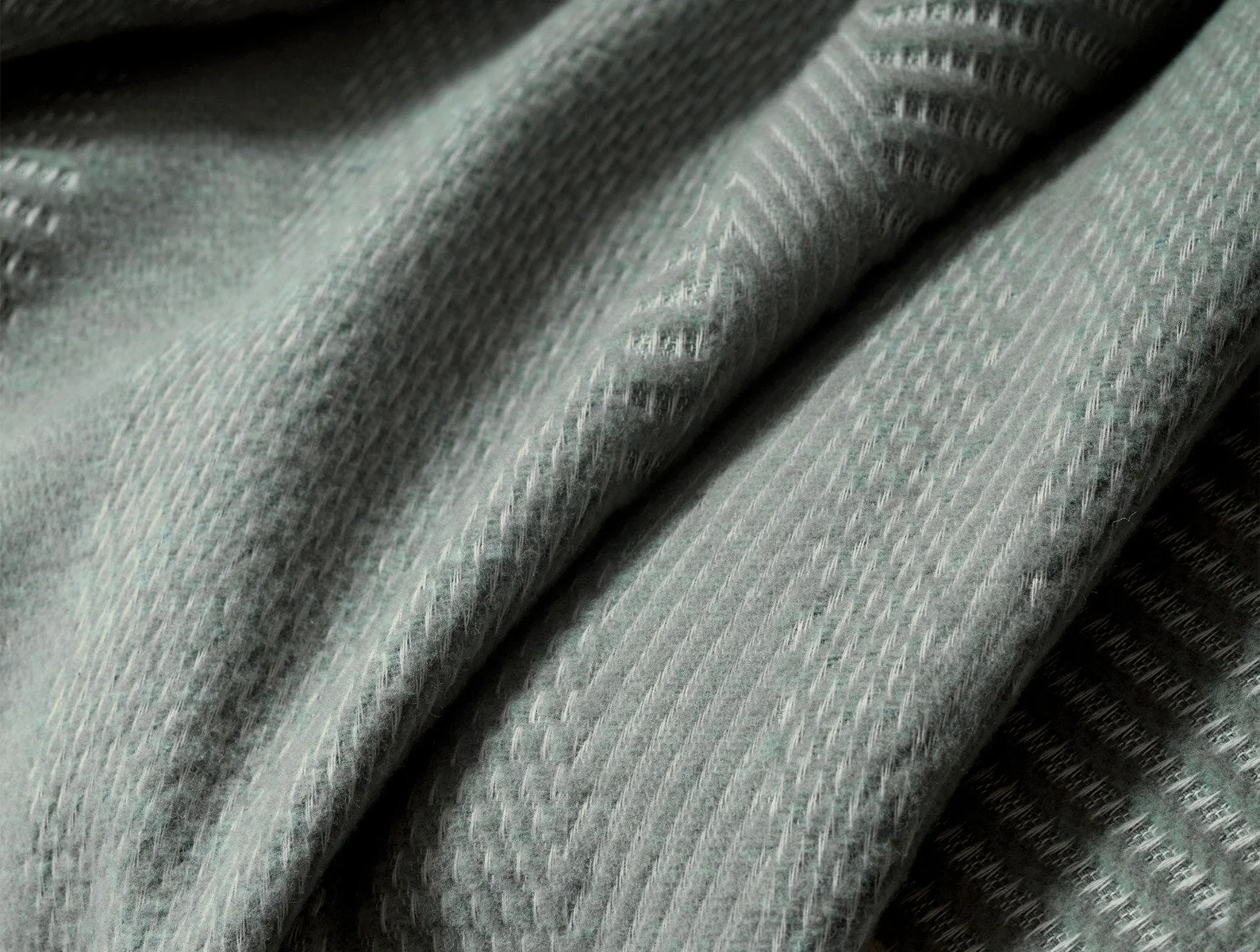 Cirrus Supersoft Organic Cotton Throw - Image 4
