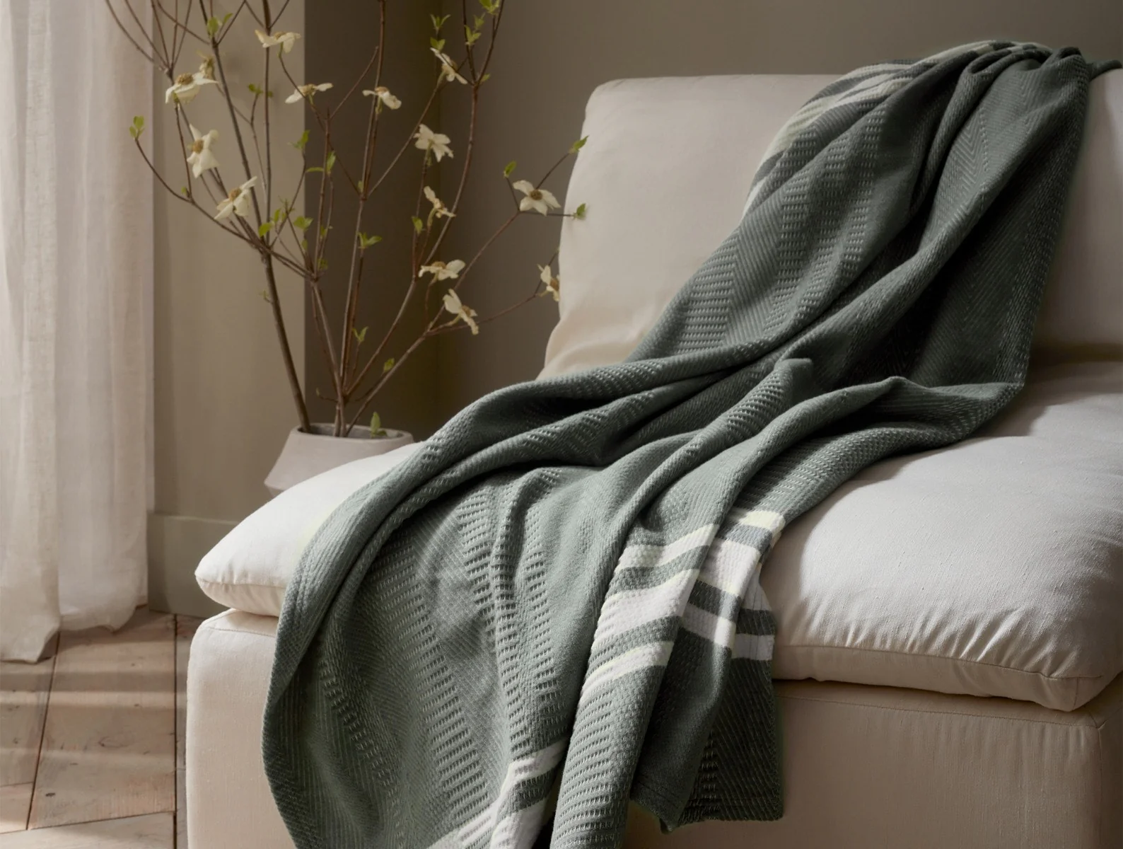 Cirrus Supersoft Organic Cotton Throw - Renewed - Image 10
