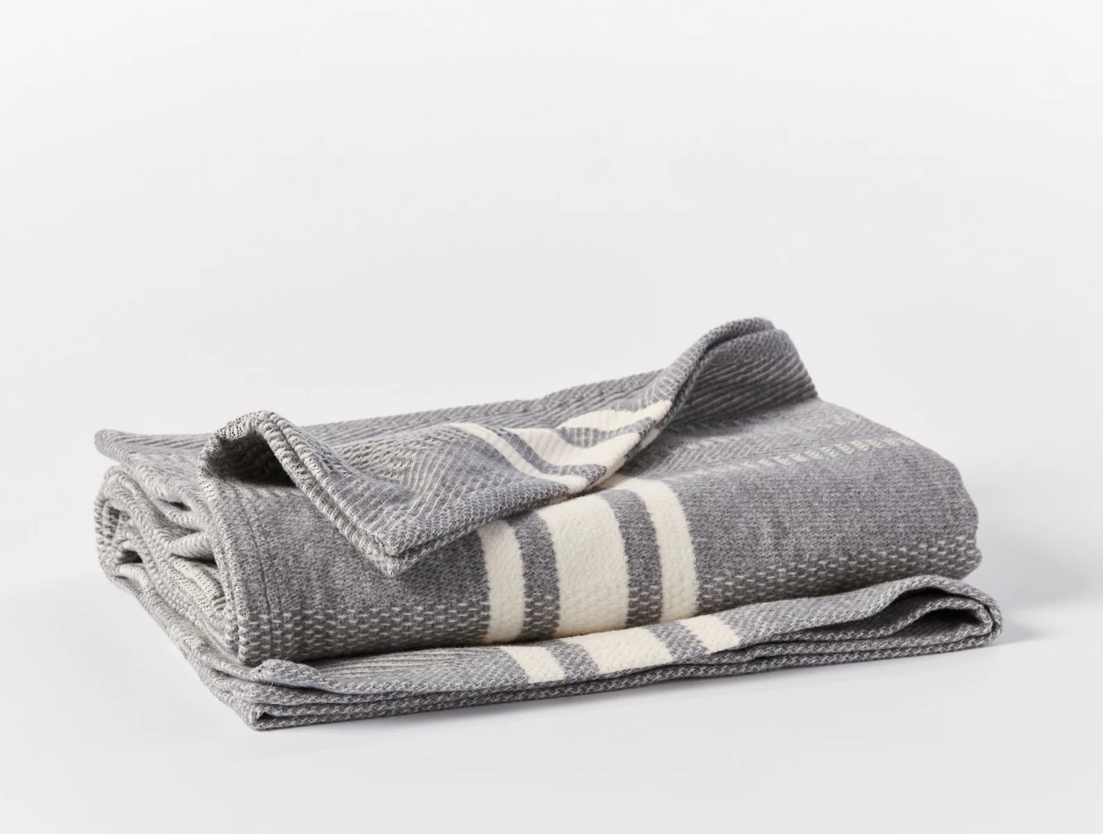 Cirrus Supersoft Organic Cotton Throw - Renewed - Image 13