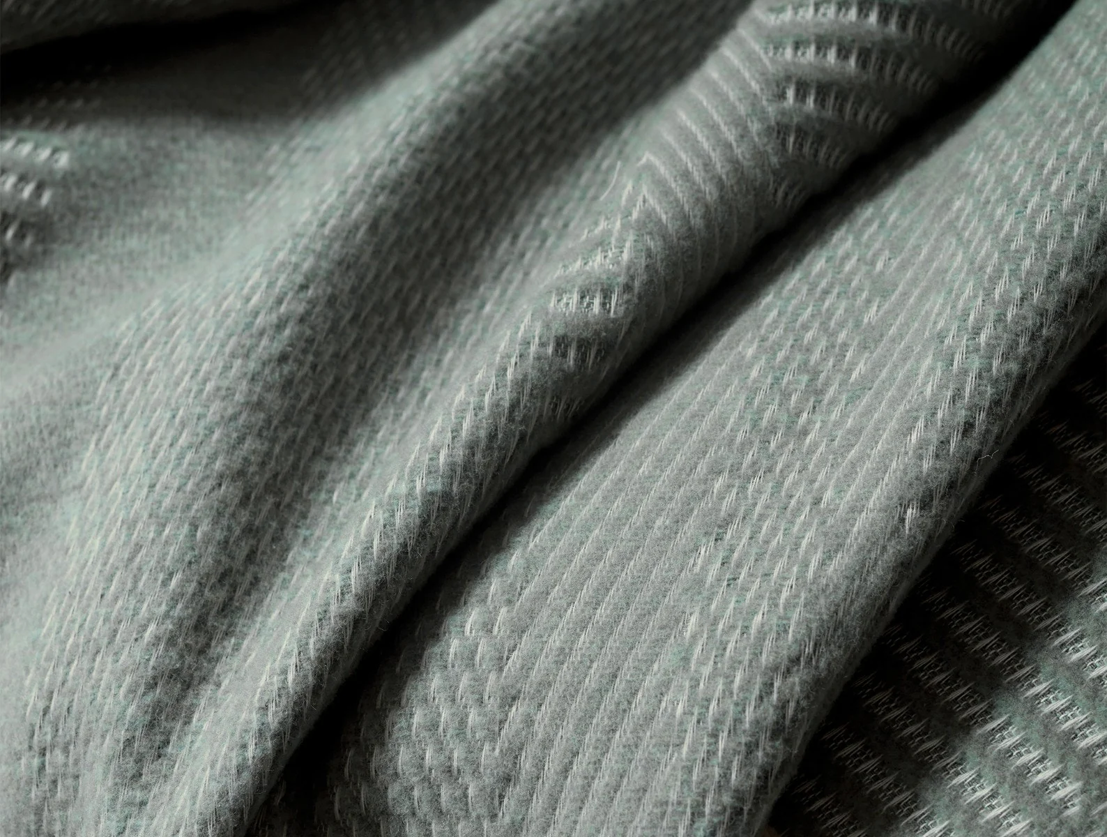 Cirrus Supersoft Organic Cotton Throw - Renewed - Image 7