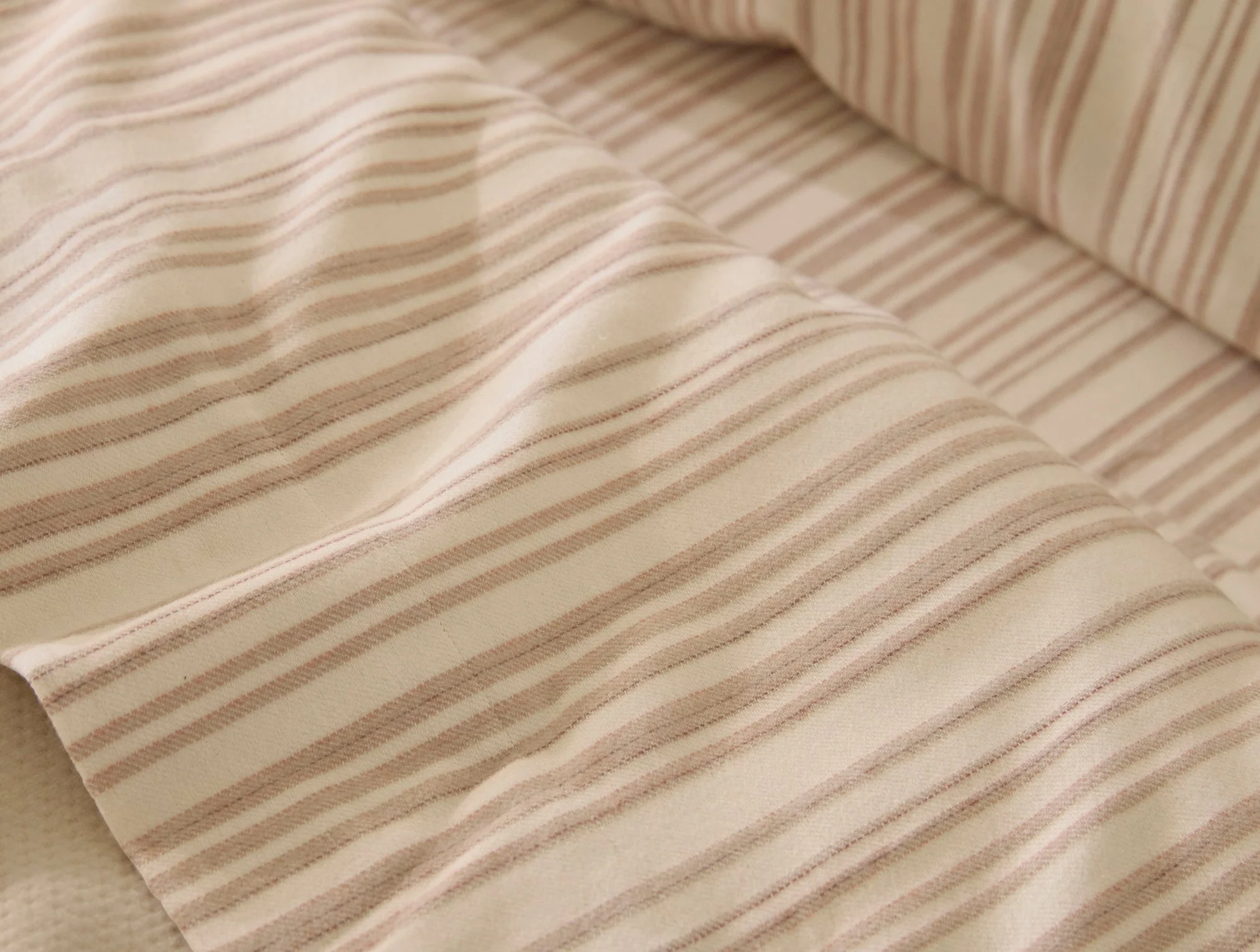 Cloud Brushed™ Organic Flannel Sheet Set - Renewed - Image 2
