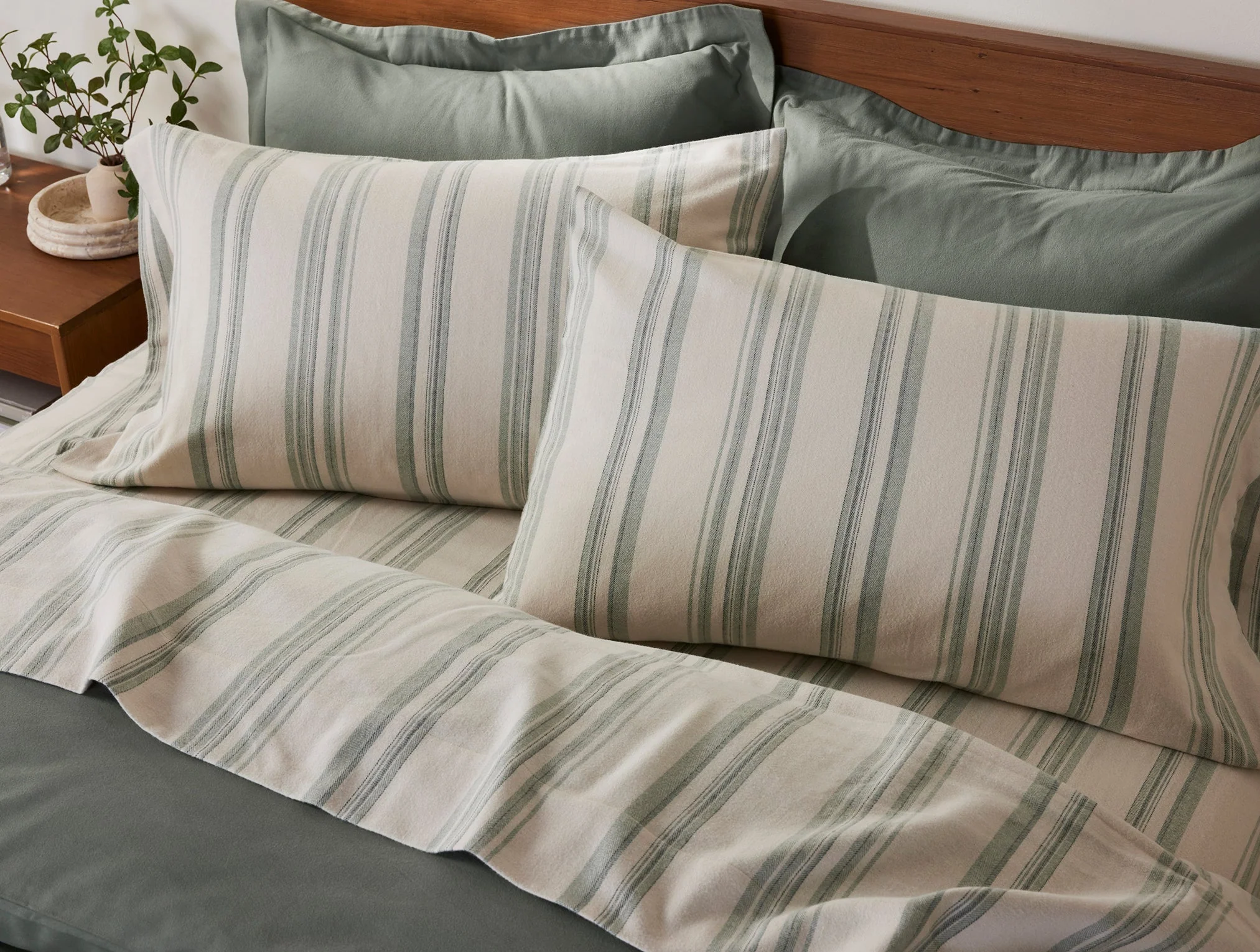 Cloud Brushed™ Organic Flannel Sheet Set - Renewed - Image 7