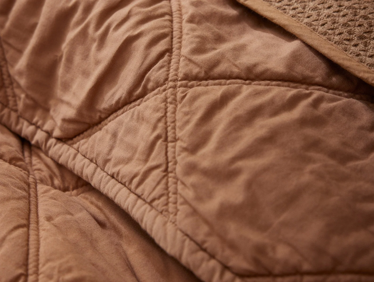 Diamond-Stitched Organic Cotton Comforter - Renewed - Image 6