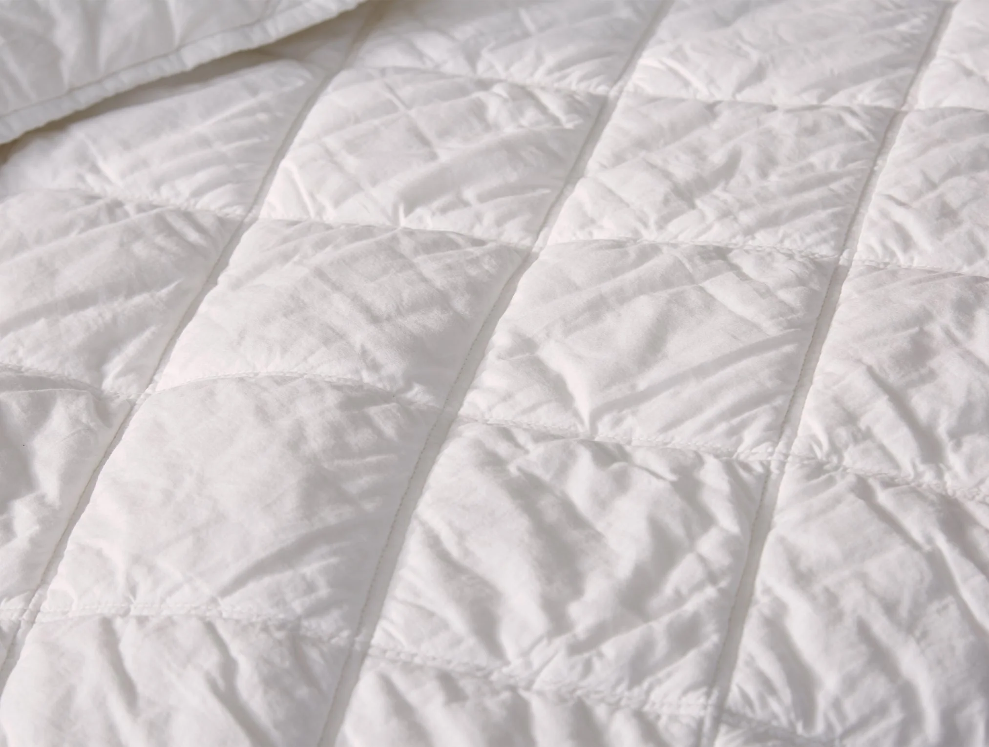 Diamond-Stitched Organic Cotton Comforter - Renewed - Image 3