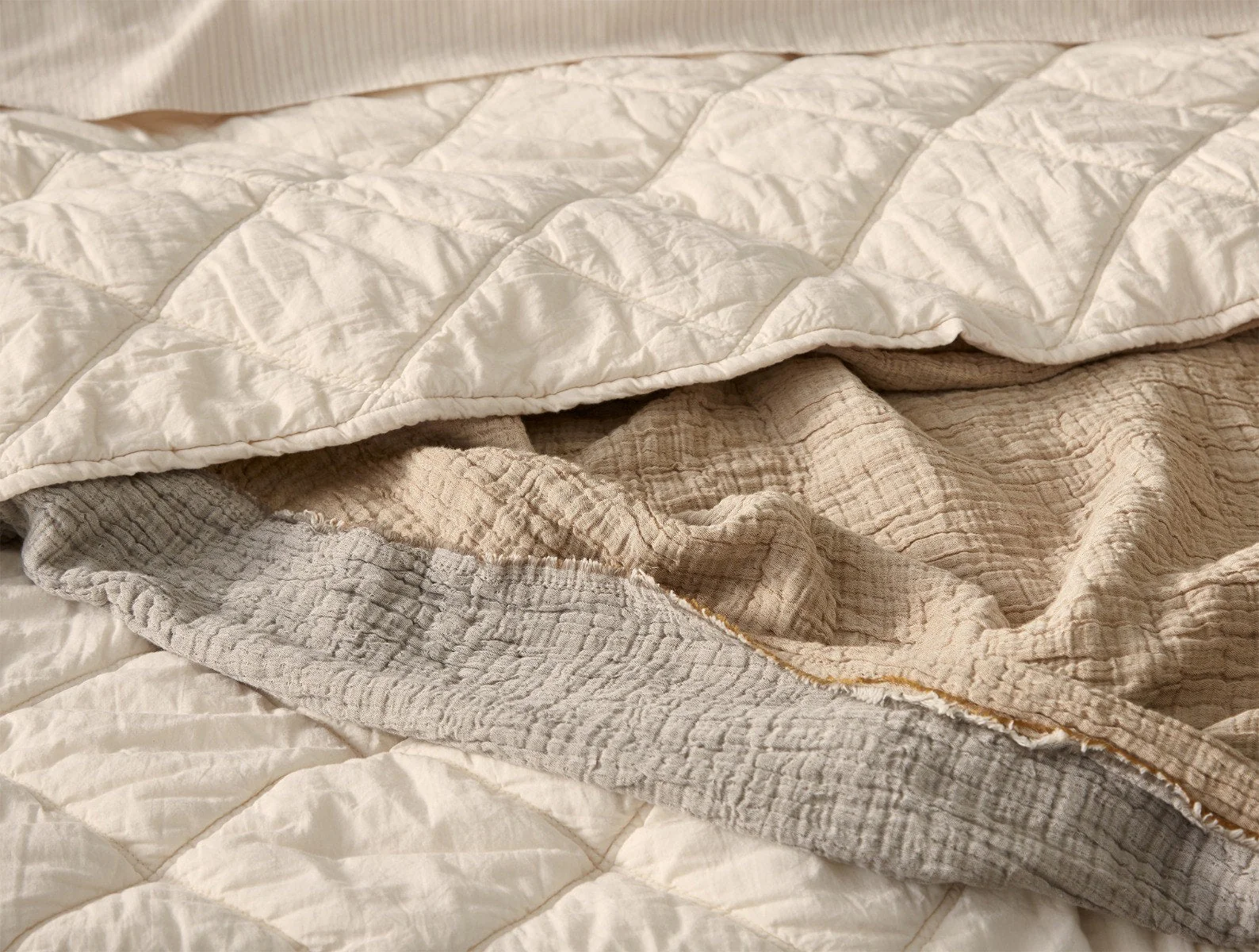 Diamond-Stitched Organic Cotton Comforter - Renewed - Image 3