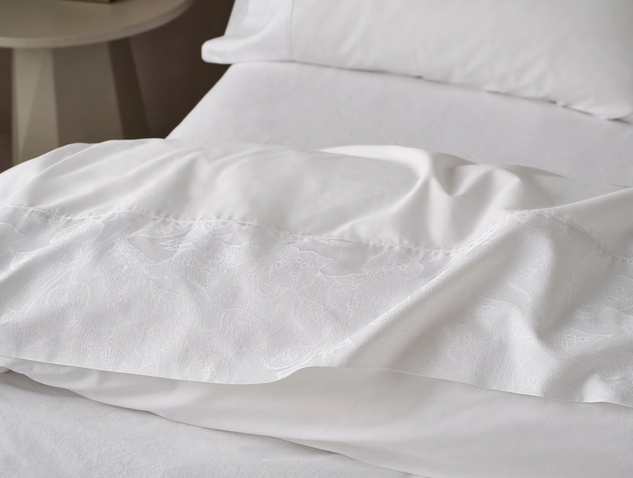 Heritage Organic Percale Jacquard Border Flat Sheet - Image 2