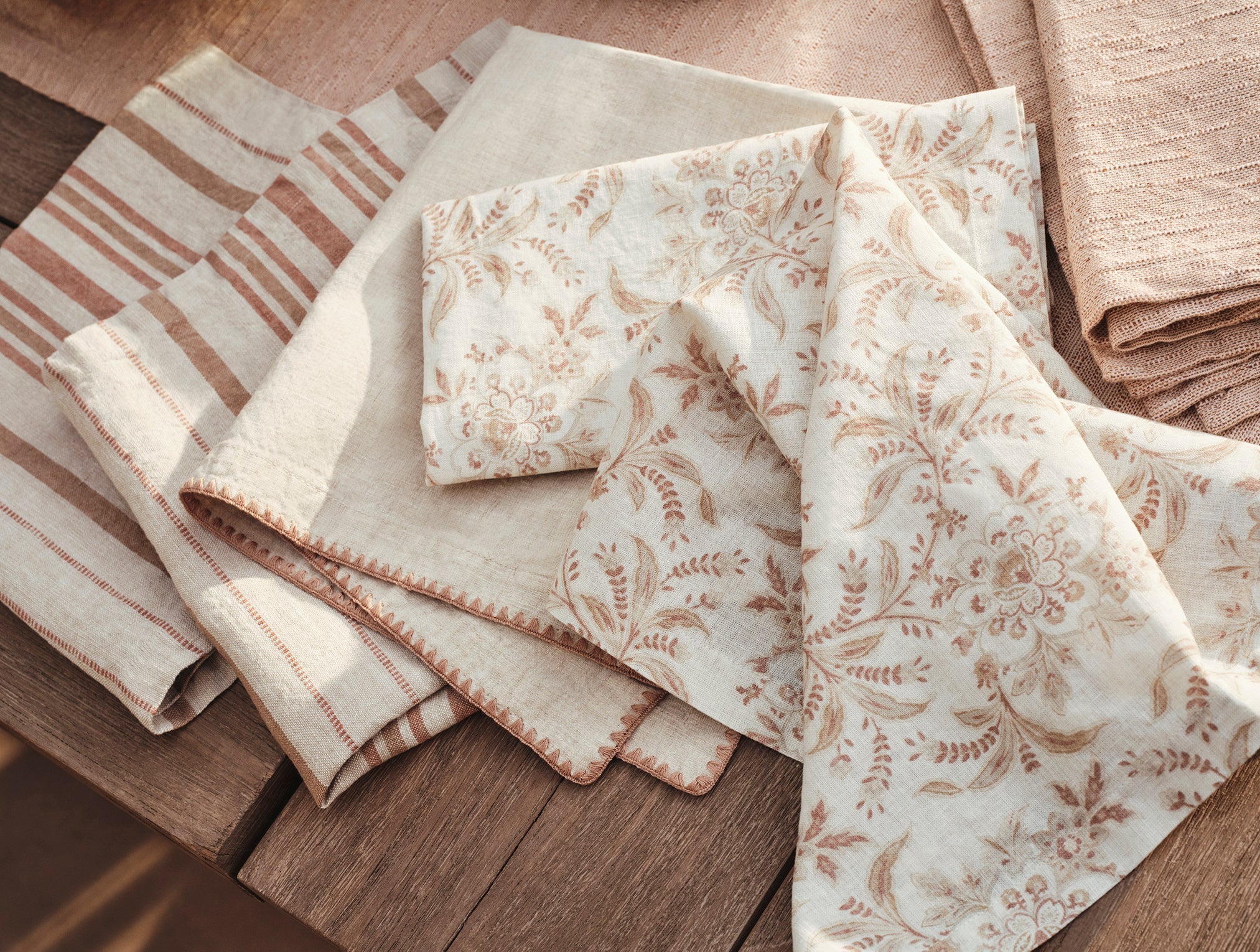 Marguerite Organic Print Napkins, Set of 4 - Image 2