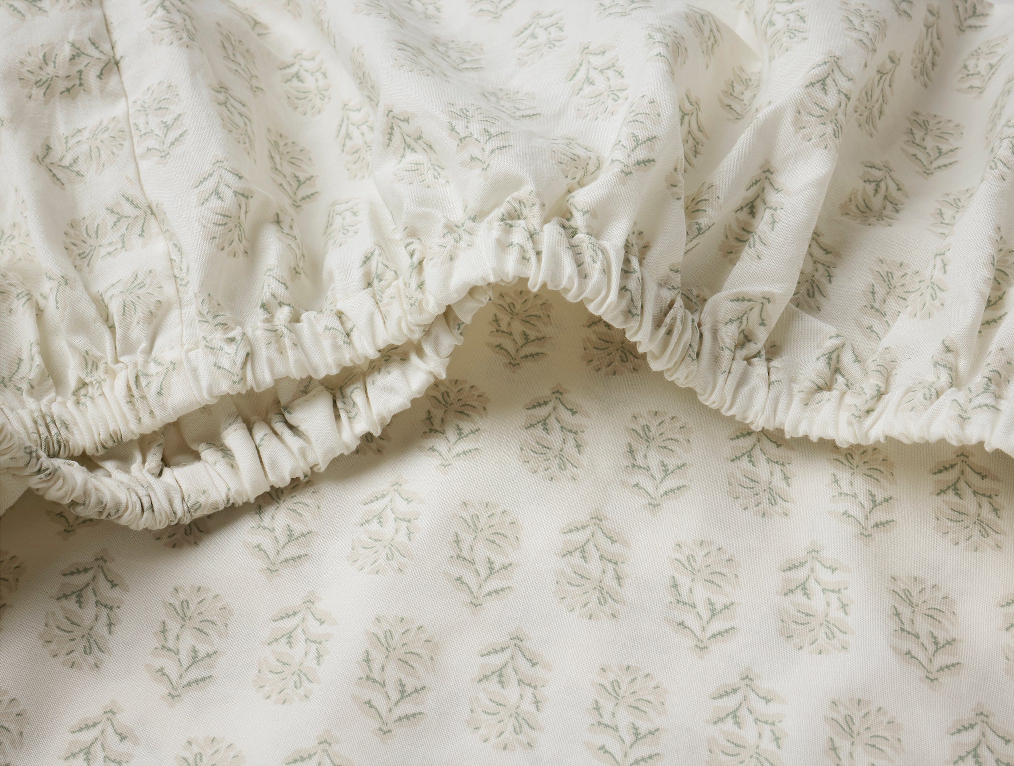 Organic Crinkled Percale™ Crib Sheet - Image 2
