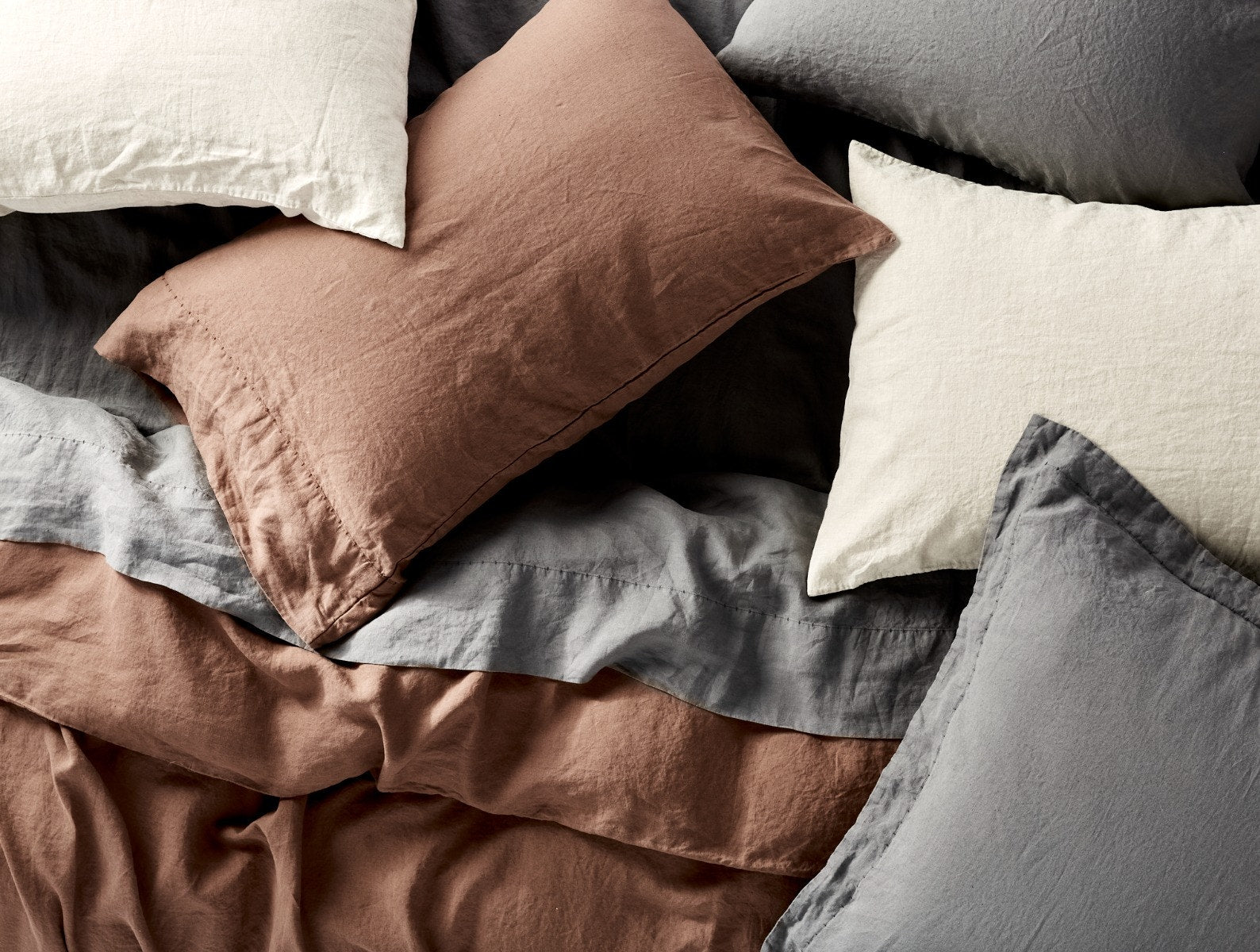 Organic Relaxed Linen Sheet Set - Renewed - Image 6