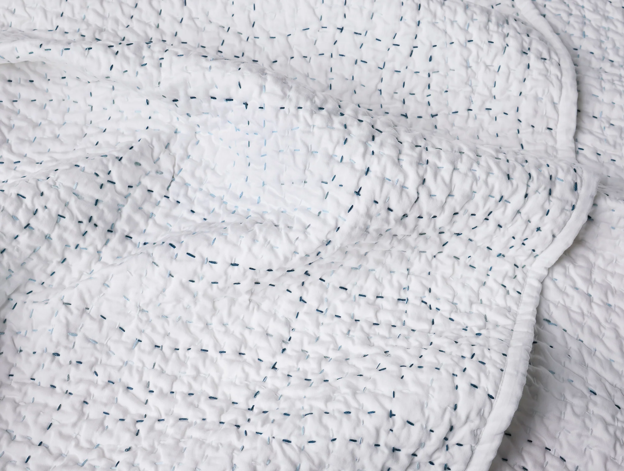 Pebbled Handstitched Organic Toddler Quilt - Image 3
