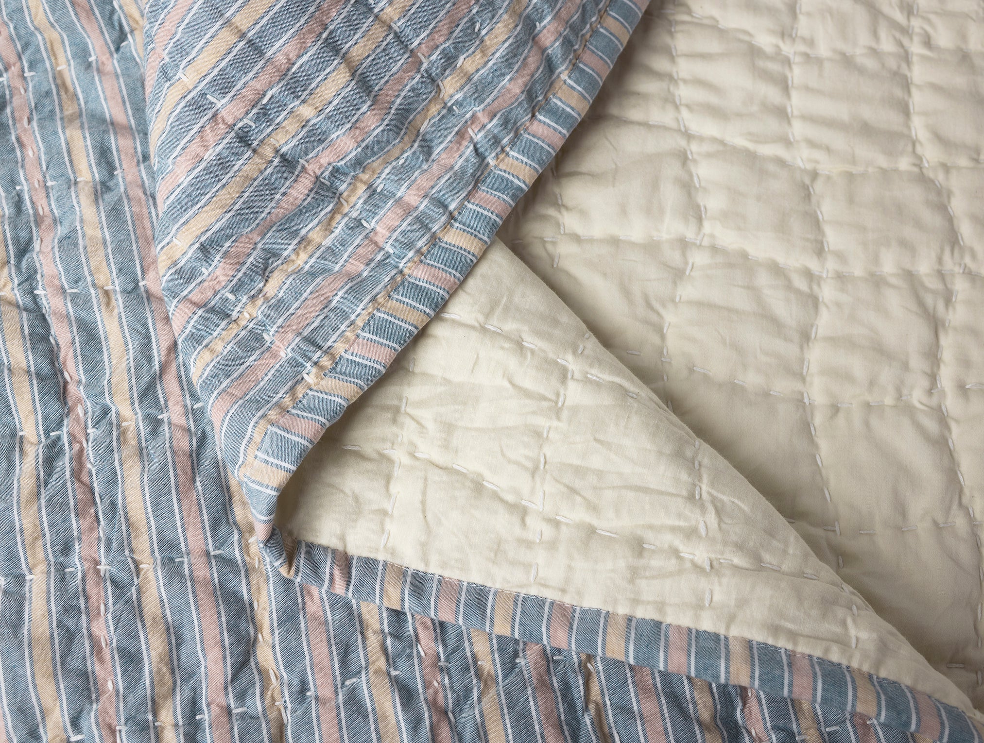 Pebbled Handstitched Organic Toddler Quilt - Image 2