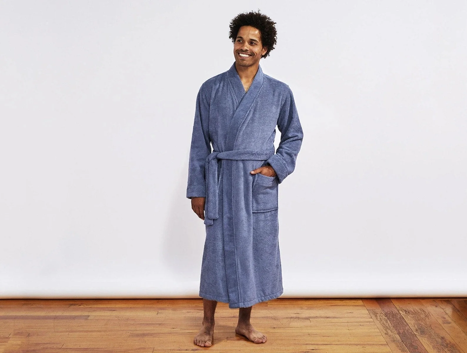 Unisex Air Weight® Organic Robe - Renewed - Image 4