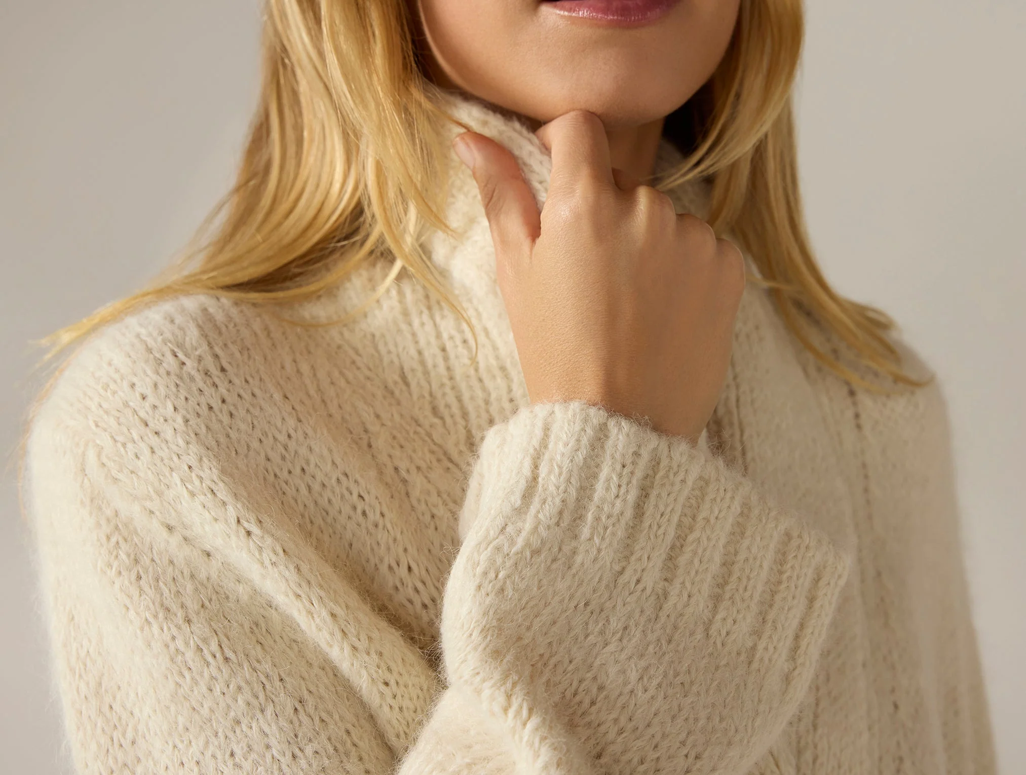 Women's Andes Suri Alpaca Knit Robe - Image 3