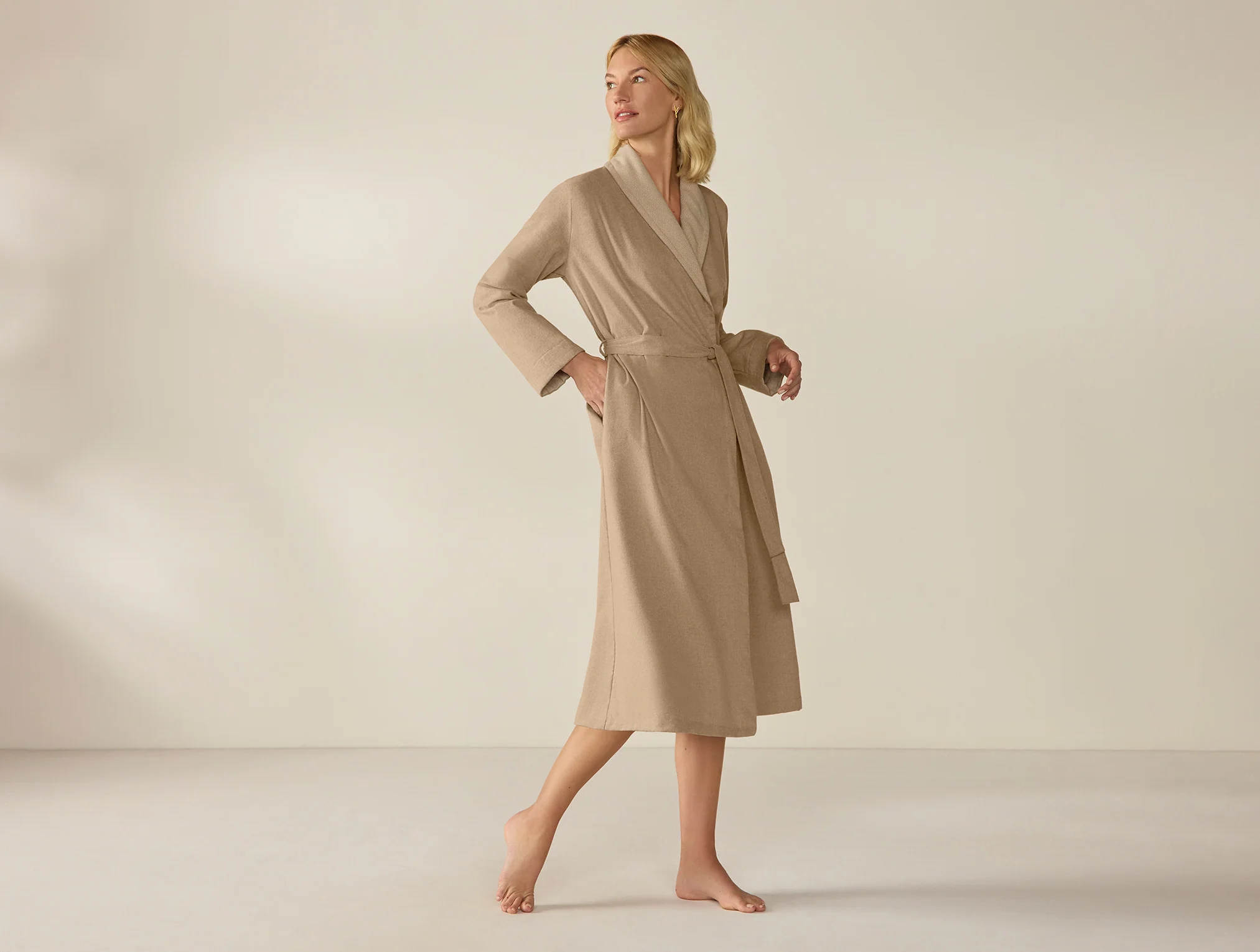 Women's Cloud Brushed Organic Flannel Robe - Image 4